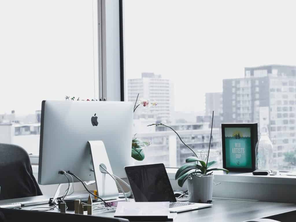 Working at a Serviced Office? Here’s How to Make Your Desk Organized